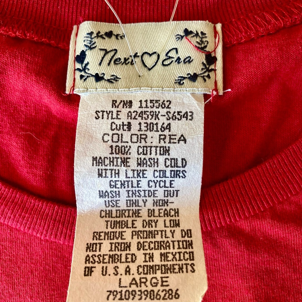 Valentine's Day Stinks/ Ladies T-Shirt (LARGE) - Picture 3 of 3